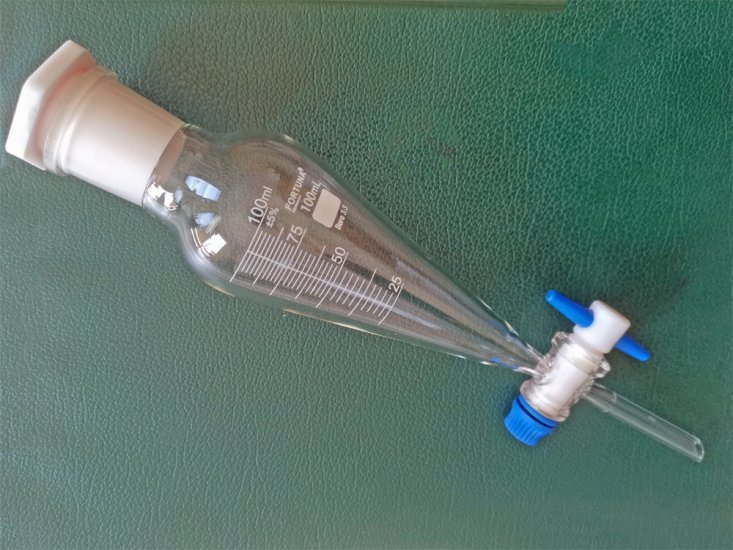 (Bild für) Ölabscheider / Scheidetrichter 100 ml - DURAN Boro 3.3 -graduiert - mit PTFE-Küken - zum Schließen ins Bild klicken